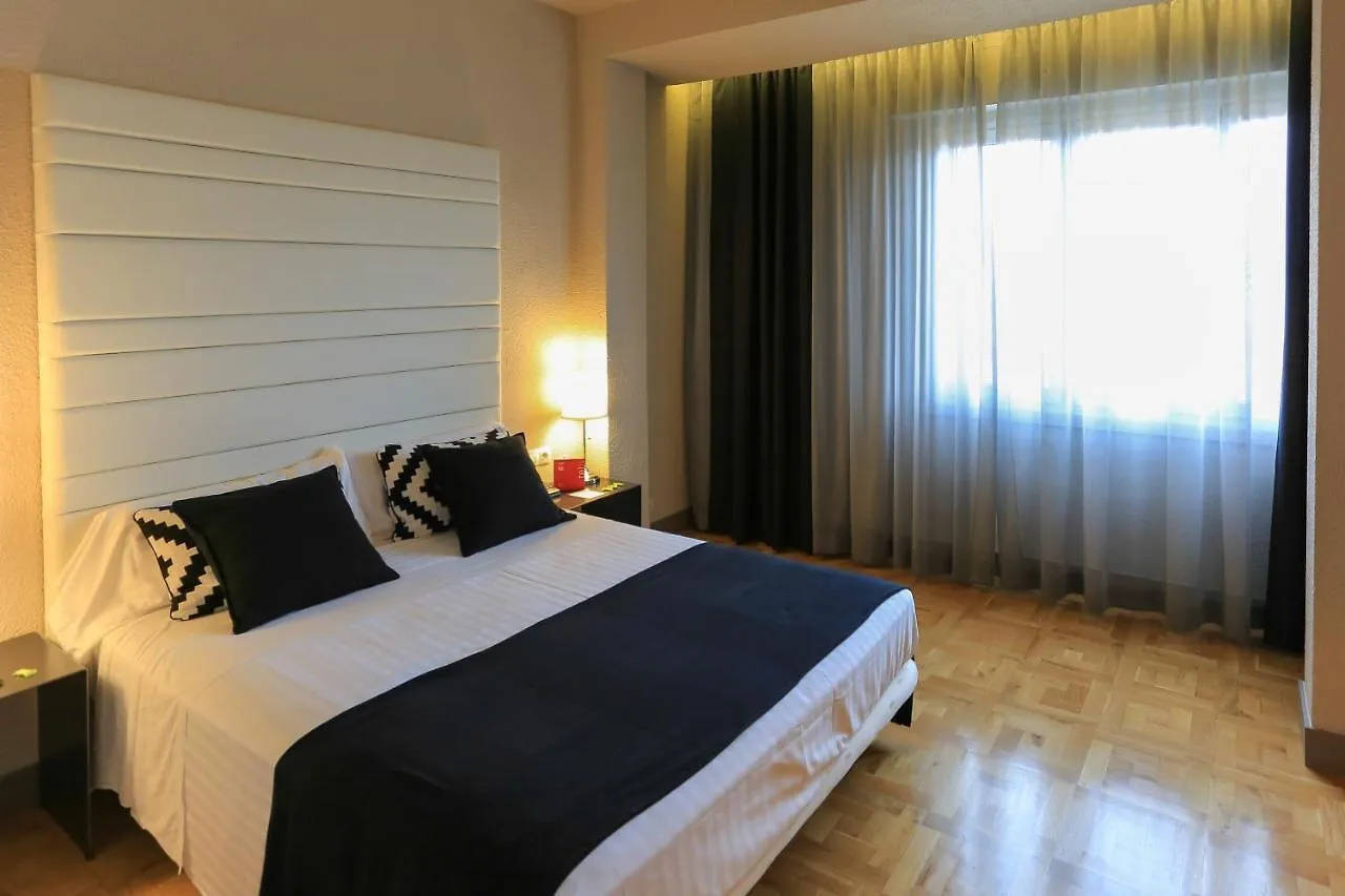 Habitus Hotel Leyre بنبلونة 3*,  إسبانيا