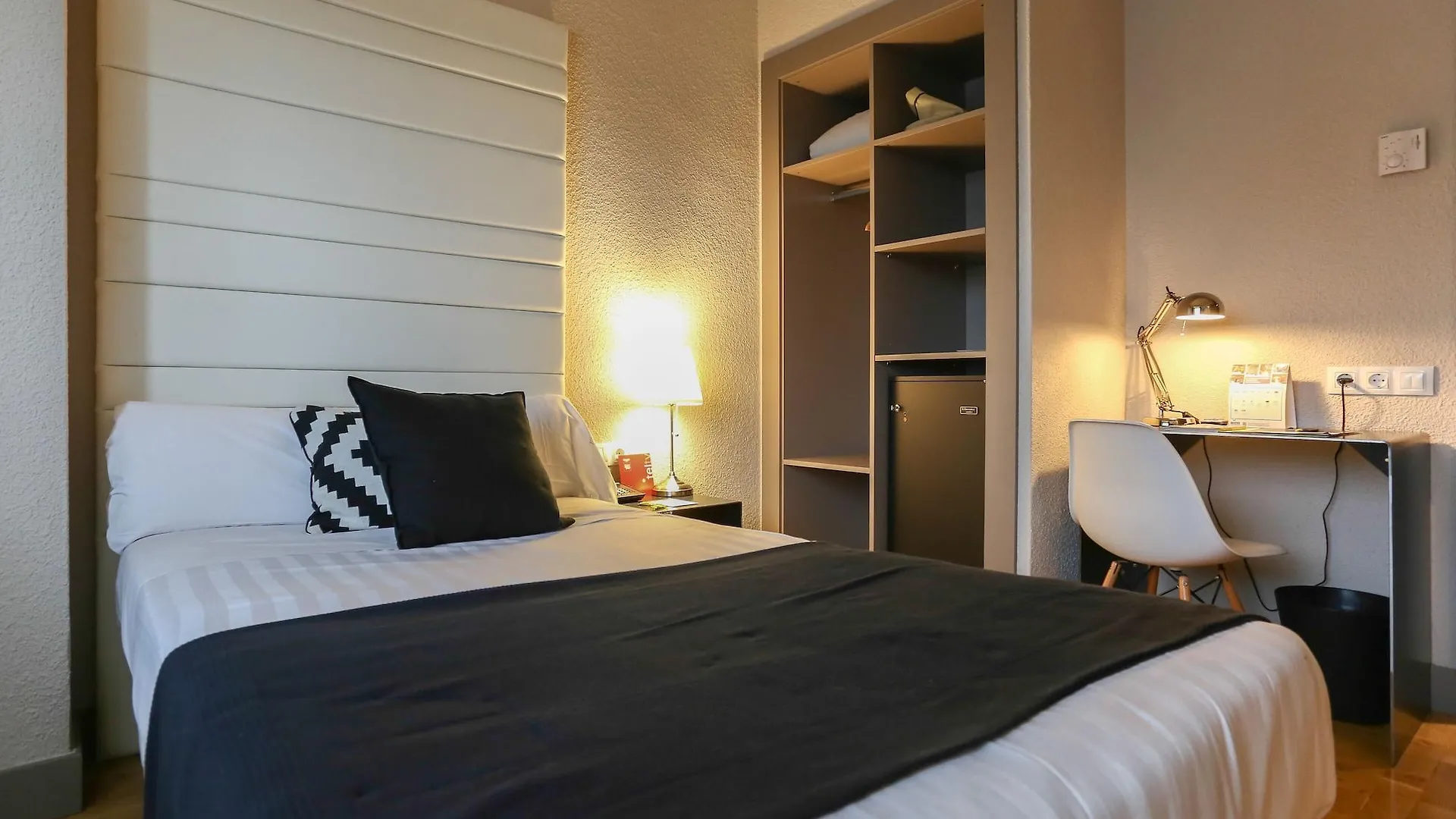 Habitus Hotel Leyre بنبلونة 3*,  إسبانيا